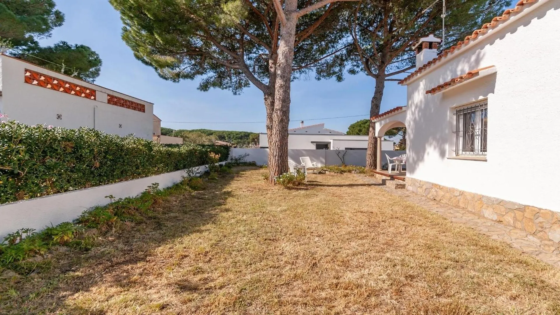 Feriehus Vacay Villa Pinos, En Un Entorno Tranquilo En La Costa Brava, L' Escala