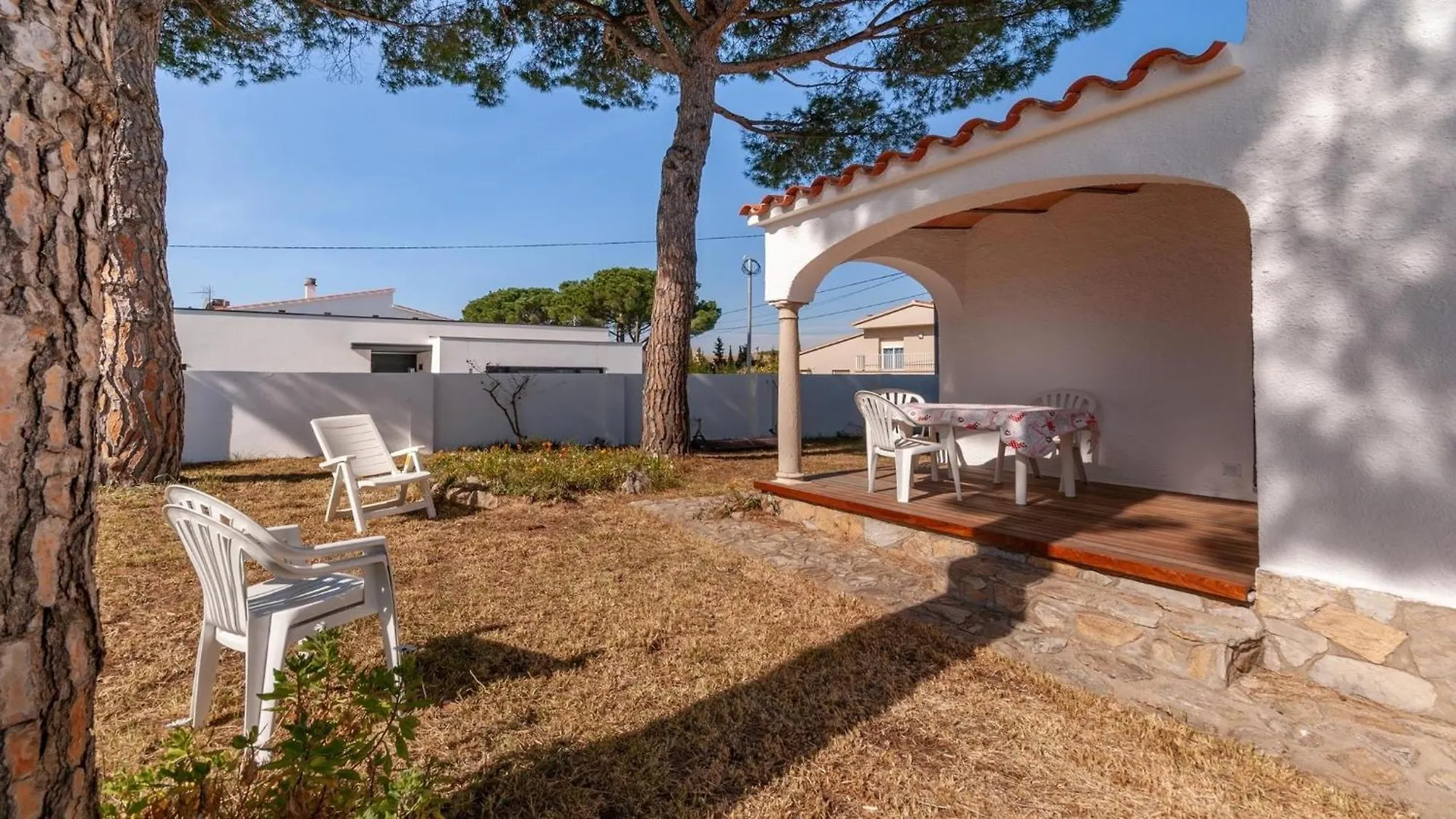 Vacay Villa Pinos, En Un Entorno Tranquilo En La Costa Brava, L' Escala Feriehus