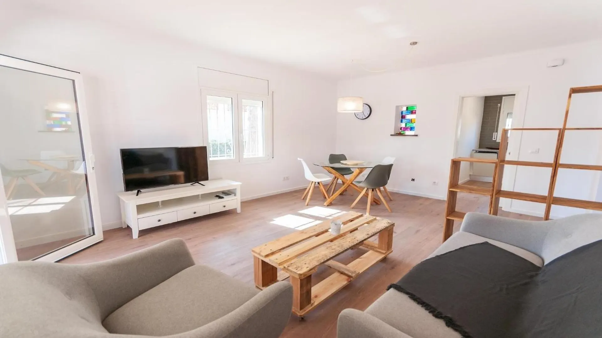 Vacay Villa Pinos, En Un Entorno Tranquilo En La Costa Brava, L' Escala Feriehus